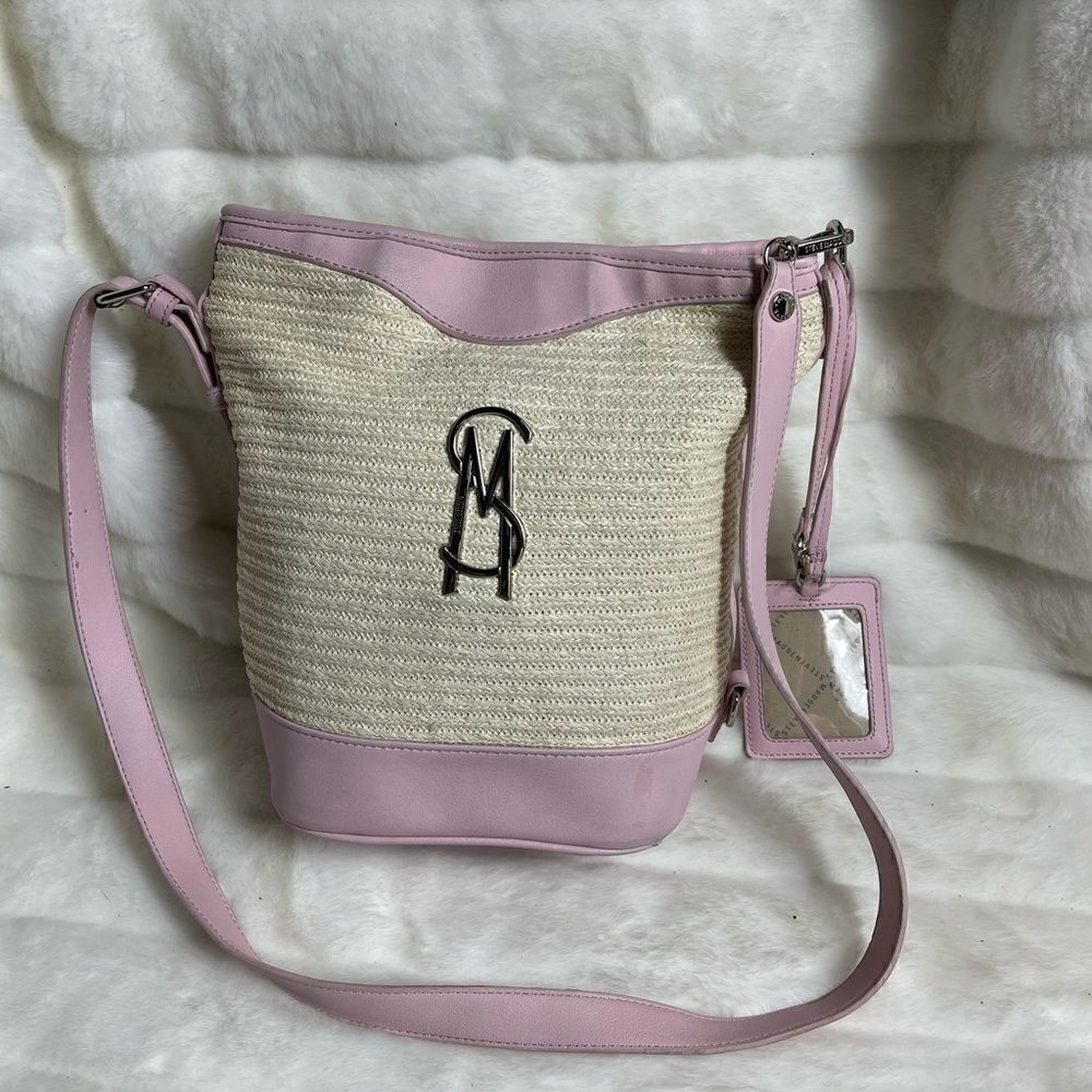 Steve Madden Beige Rafia and pink bucket style shoulder/crossbody bag with logo
